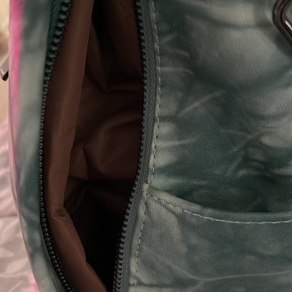 Backpack - Picture 4 of 8
